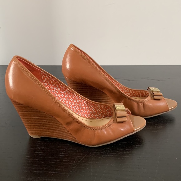 AUDREY BROOKE genuine tan leather wedge heel - Picture 3 of 12